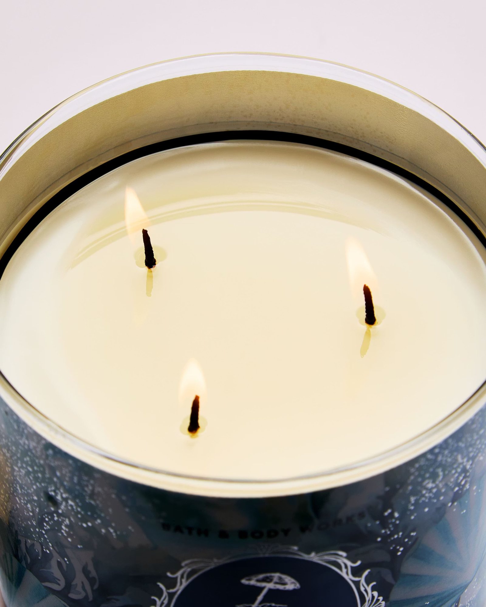 Fresh Water & Sea Salt 3-Wick Candle - Image 5
